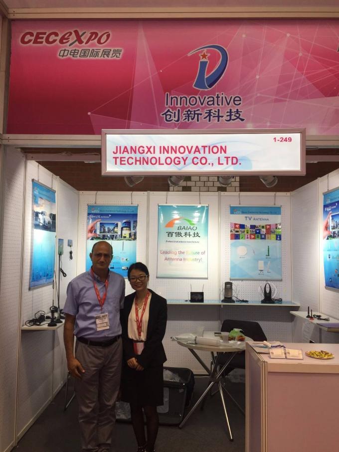 Telescopic 5 - 28dBi Car TV WiFi Antenna With Sucking Disc 12